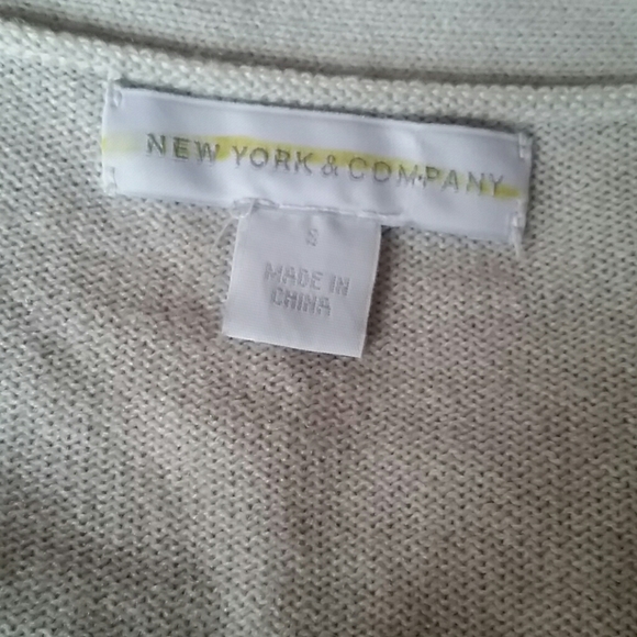 New York & Company Vneck sweater S - Picture 4 of 5